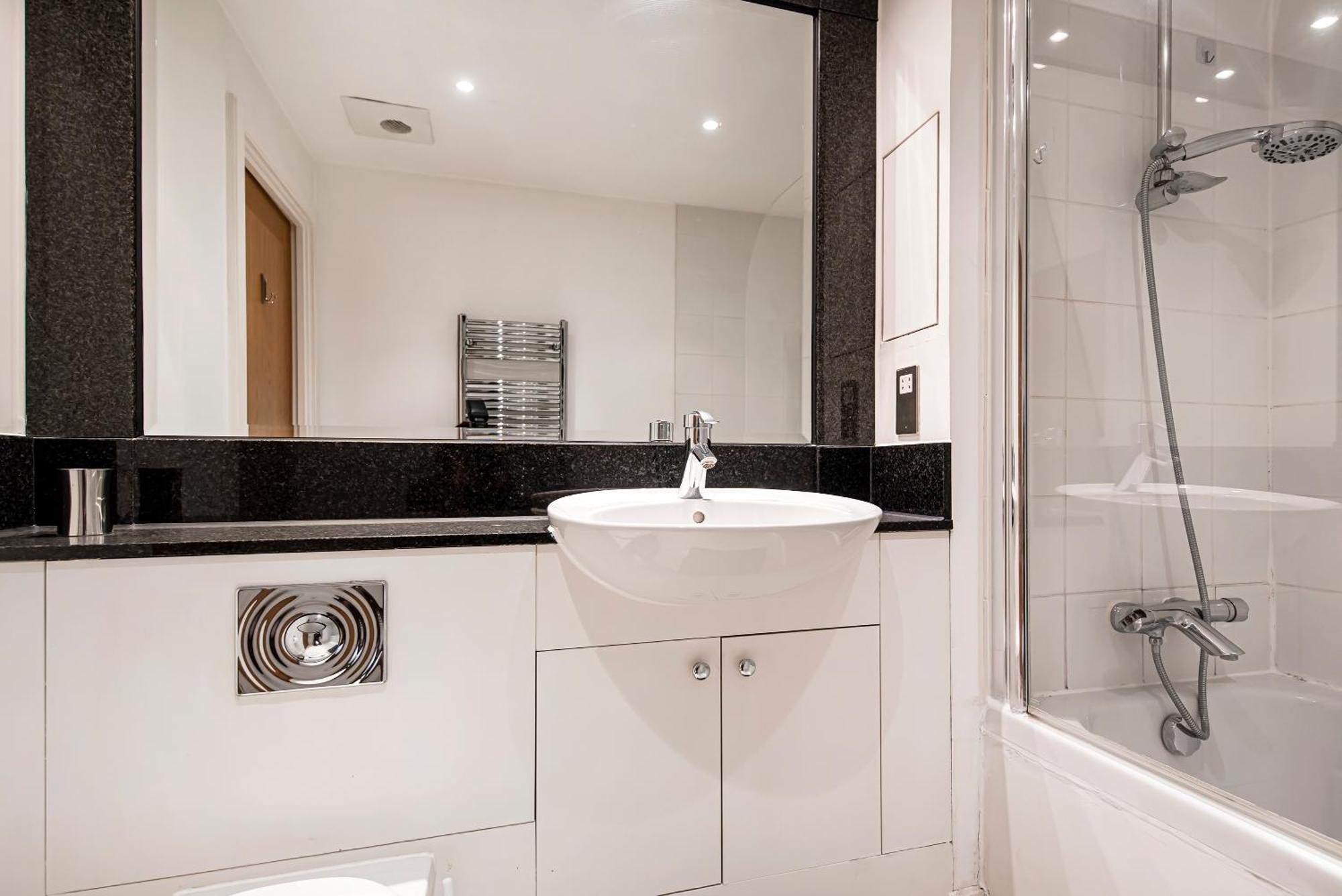 Central 2 Bed With Large Terrace London Exterior photo